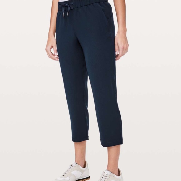 LULULEMON | Women’s On The Fly CROP *Woven 23"- True Navy - Sz 8 - Picture 2 of 14